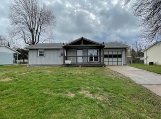 7713 Redbird Ln, Godfrey, IL 62035