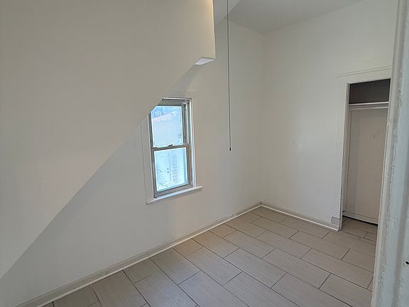 5th image of 613 W 46th Pl