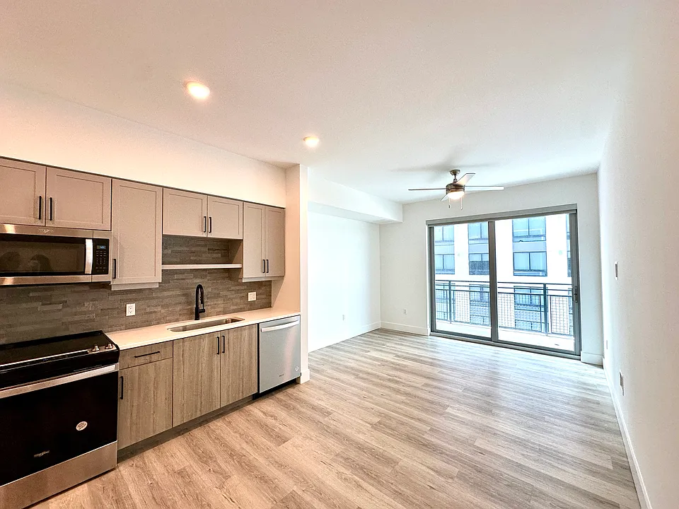 160 NW 32nd St #S2