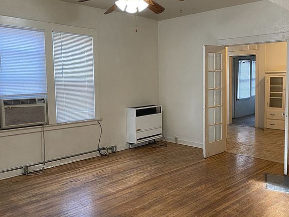 3rd image of 644 W 4th St #11690618