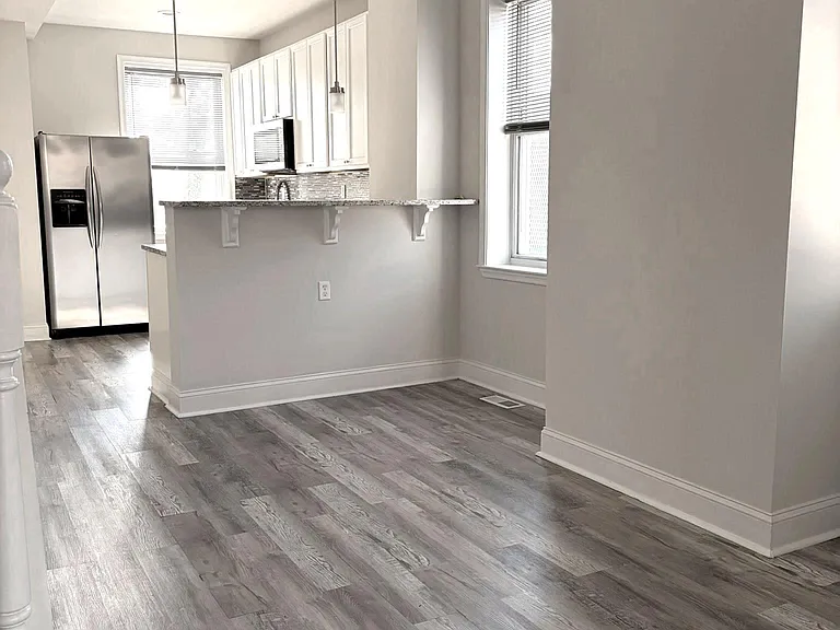 2631 W Cold Spring Ln — Photo 5