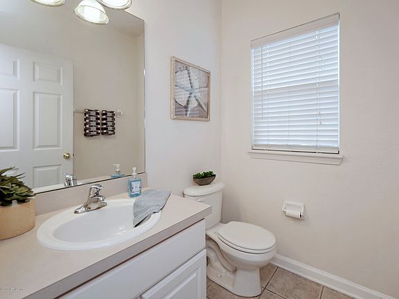 5th image of 1714 Forest Lake Cir W APT 2