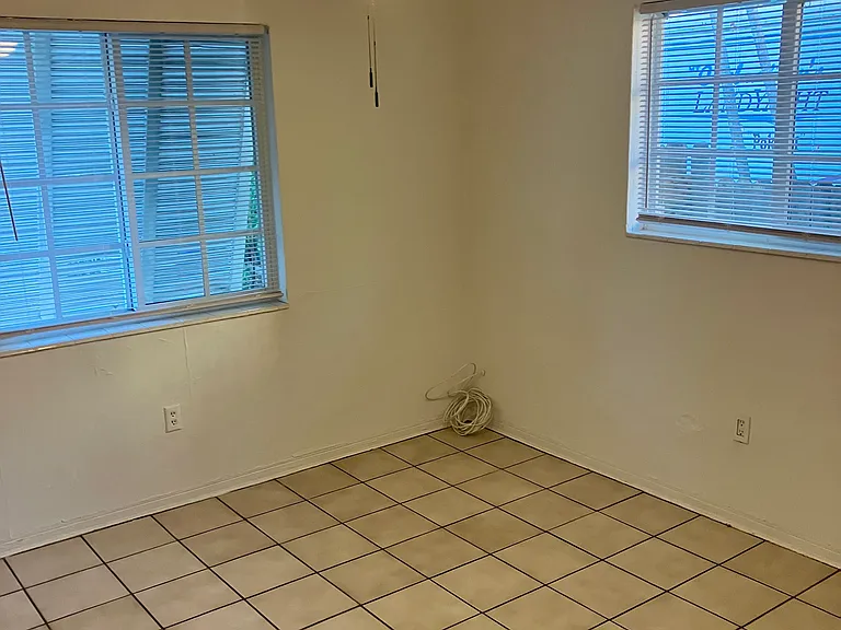 2923 Virginia St — Photo 10
