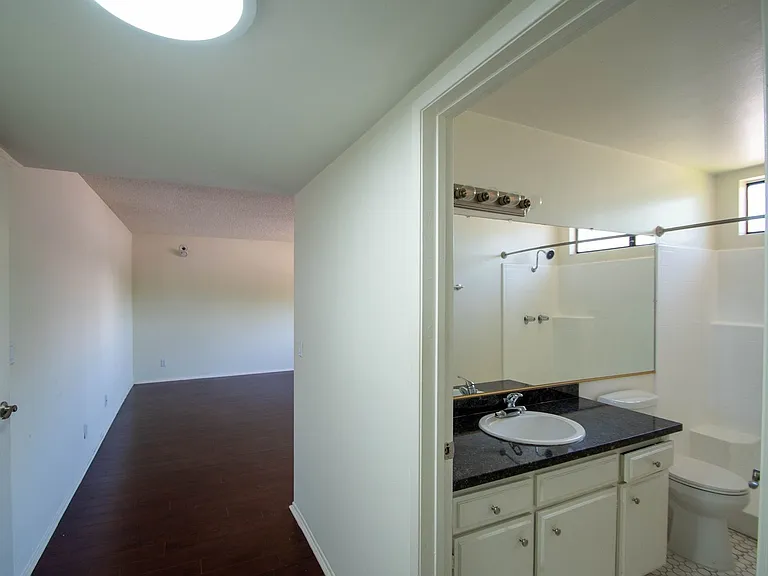 14710 — Photo 26