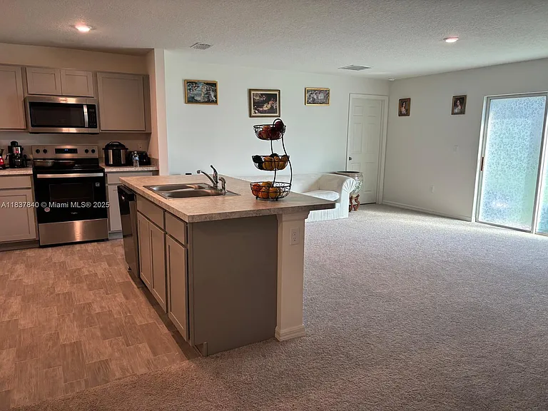 1073 SW Eureka Ave — Photo 6