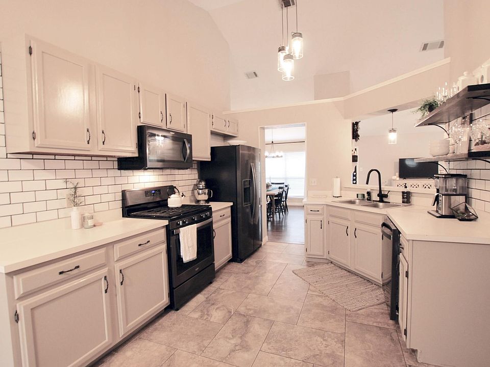 1st image of 1920 White Oak Cir