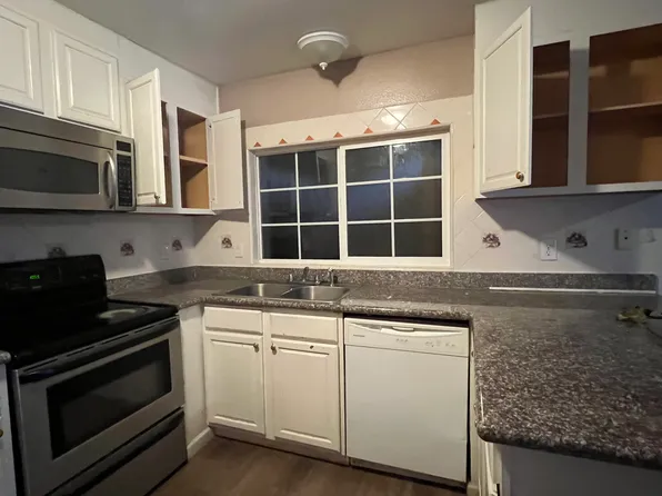 2814 Village Green Ct, Stockton, CA 95210