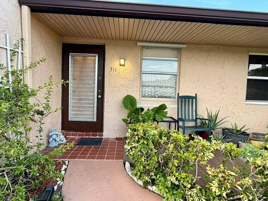 2 bed, 2.0 bath, 850 sqft, $2,200 — Photo 2