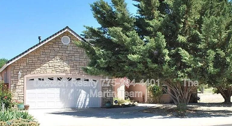 752 Divot Dr — Photo 1