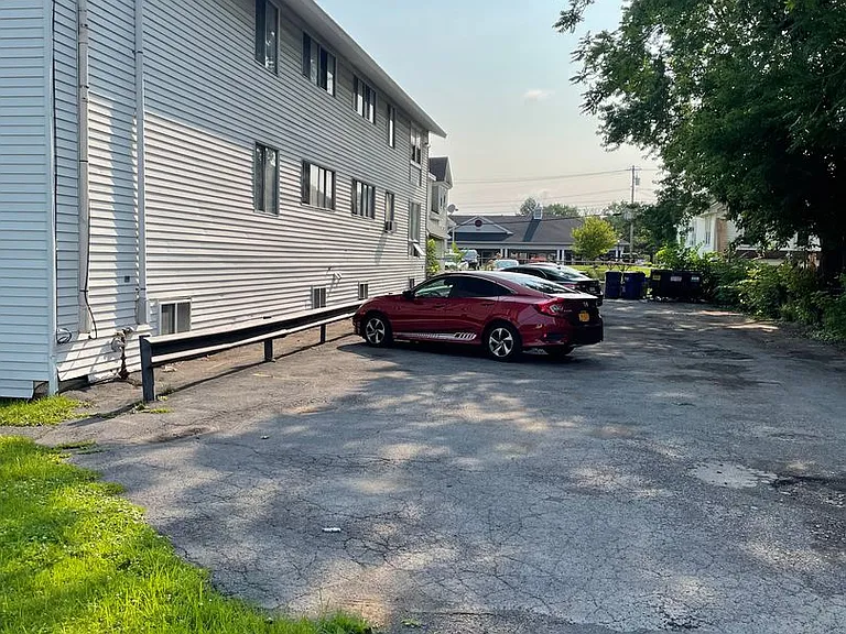 358-362 North Edwards Ave. Gh-Ob1 #2 , Llc — Photo 2