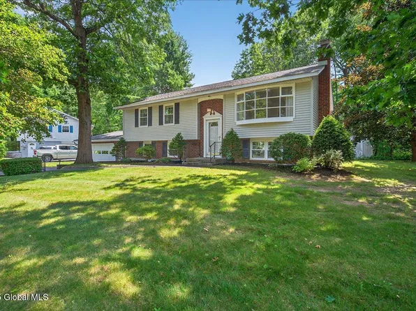 12 Lori Lane, Clifton Park, NY 12065