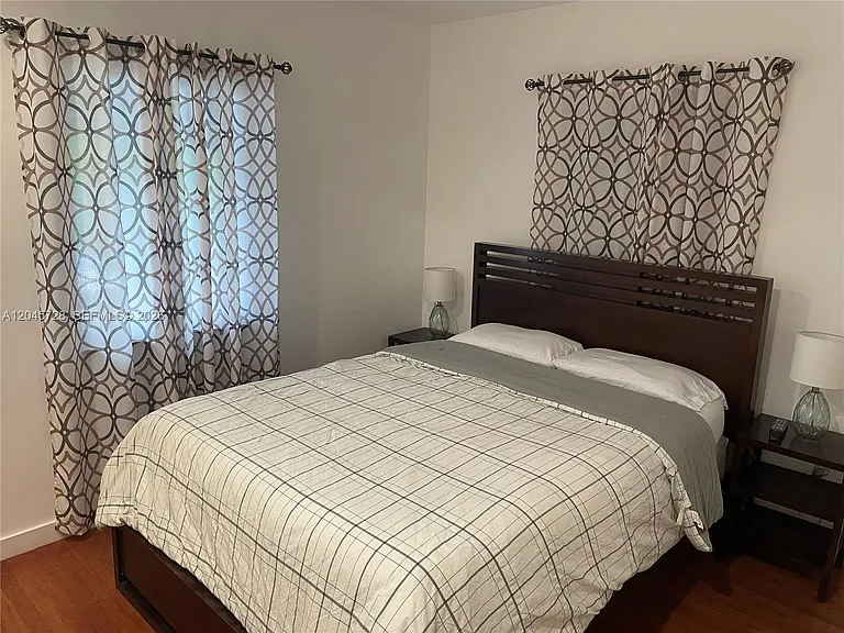 2112 SW 60th Ct — Photo 8