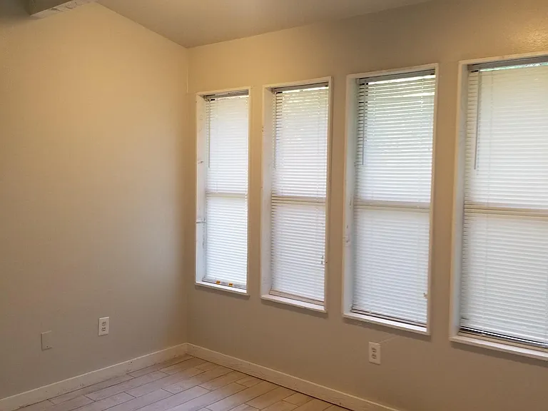 985 N Lewis Pl — Photo 13