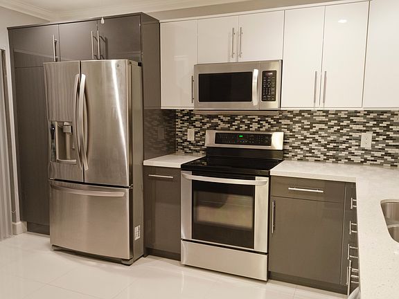 3rd image of 3685 Carambola Cir N