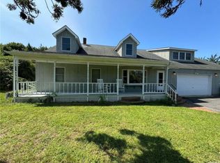 875 Henrys Ln, Peconic, NY 11958