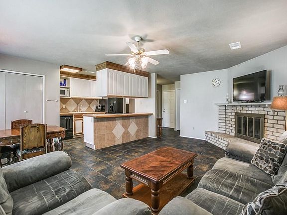 5th image of 900 Hawthorne Dr
