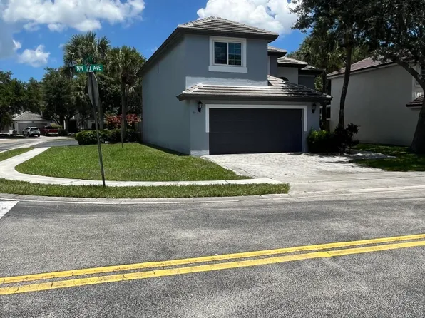 1933 NW 99th Avenue, Pembroke Pines, FL 33024