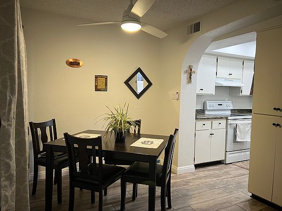 3rd image of 714 E Eugie Ave