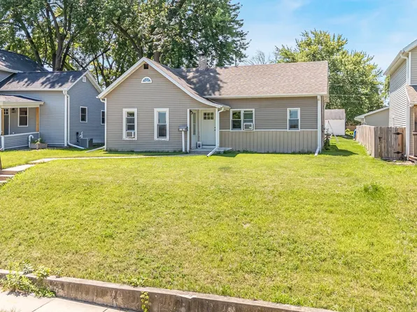 113 W 4th St, Kaukauna, WI 54130