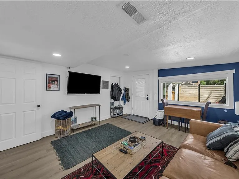 1559 W Shelley Ave — Photo 3