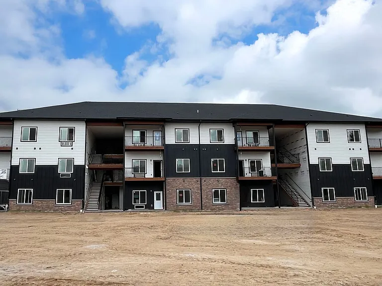 Northern Lights Apartments — Photo 1
