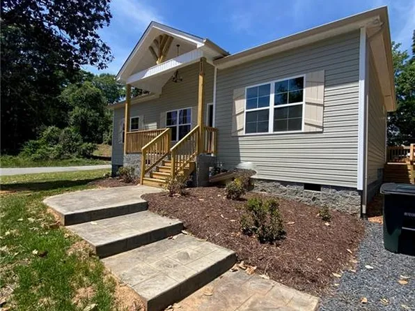 613 Kendall St, Eden, NC 27288