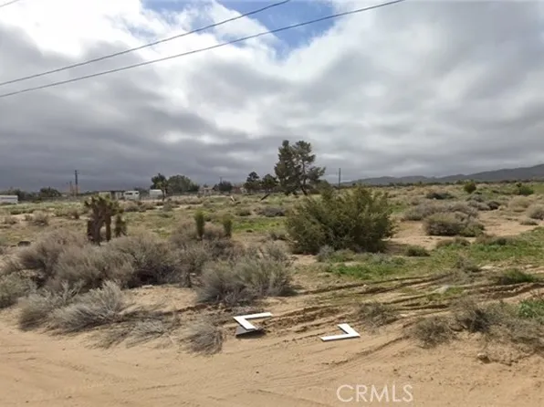 5299 Nielson Rd, Phelan, CA 92371