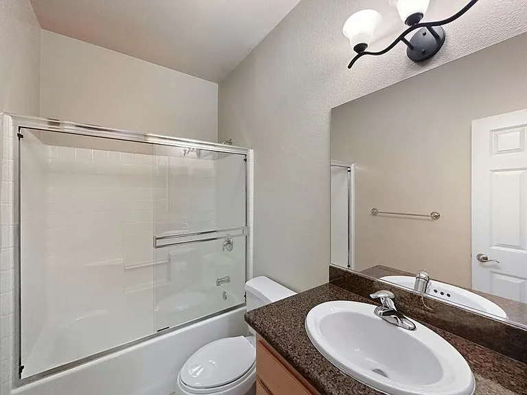 3938 Iowa St — Photo 12