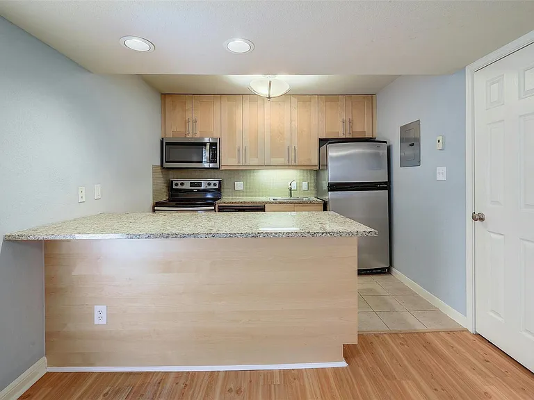 7685 Northcross Dr #624 — Photo 11