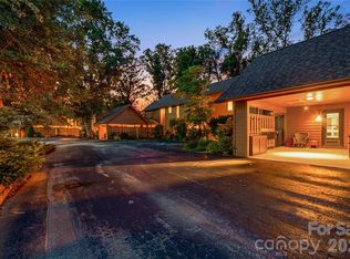 21 Village Dr, Asheville, NC 28803
