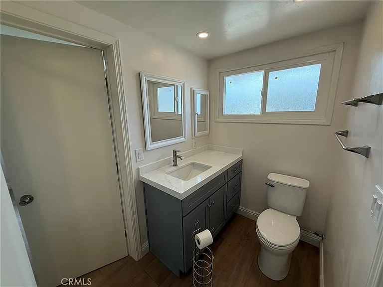5621 Kenwood Ave — Photo 12