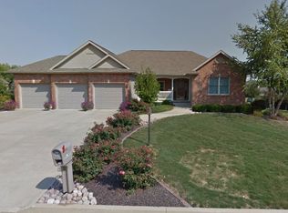 12 Cloverhill Cir, Bloomington, IL 61705