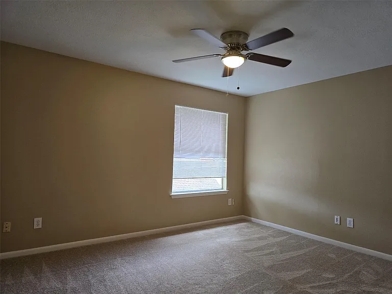1820 Branch Hill Dr — Photo 30