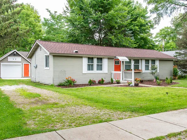 317 N Adams St, Lawton, MI 49065