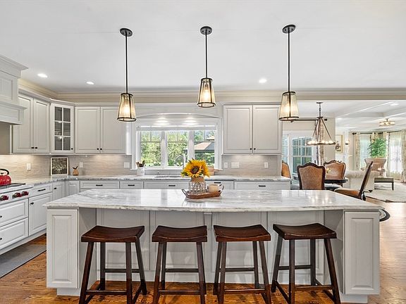 4th image of 18 Victory Garden Way