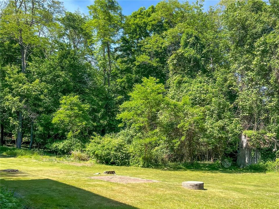 2nd image of 335 Eagle Peak Rd