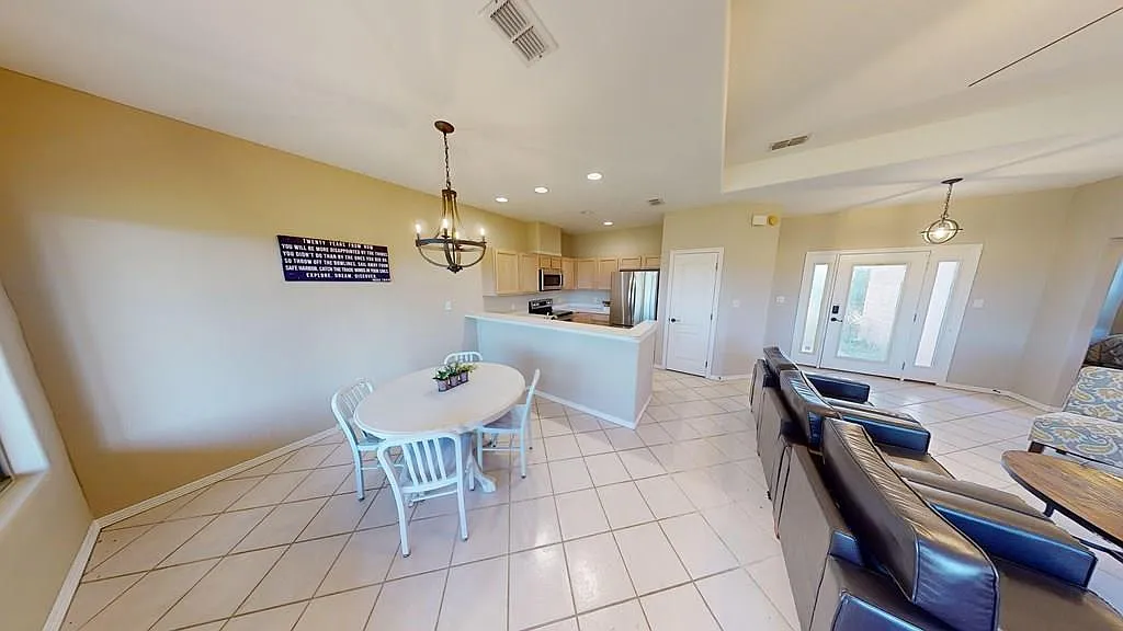 Building Photo - 60 Torrey Pines Rd