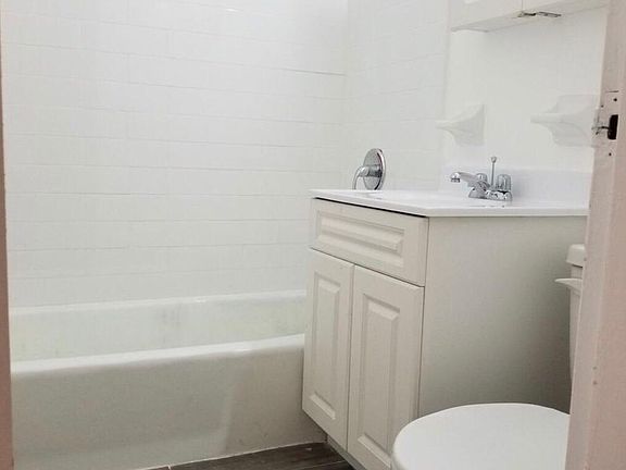5th image of 922 Bronx Park S APT 4B