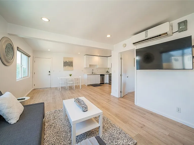 11918 Hart St #4 — Photo 10