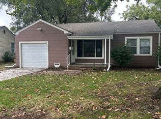 2520 S Twin Oaks Rd, Wichita, KS 67216