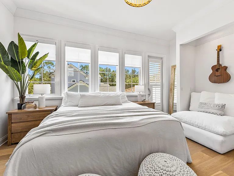 102 Acadia Ter — Photo 12