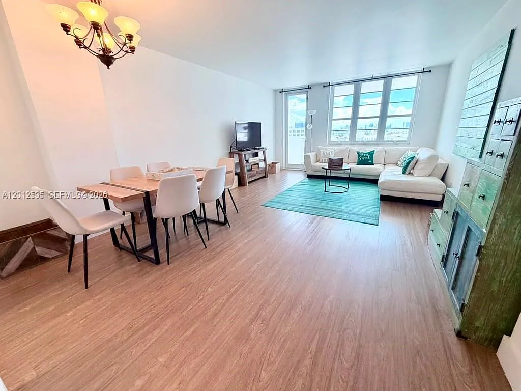 The Decoplage Condo — Photo 3