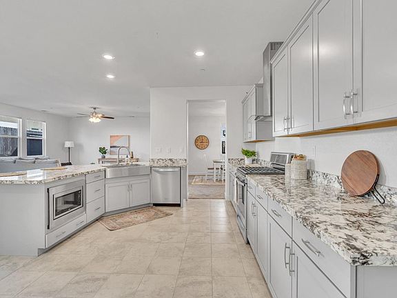 4th image of 4765 Sweeney Cir