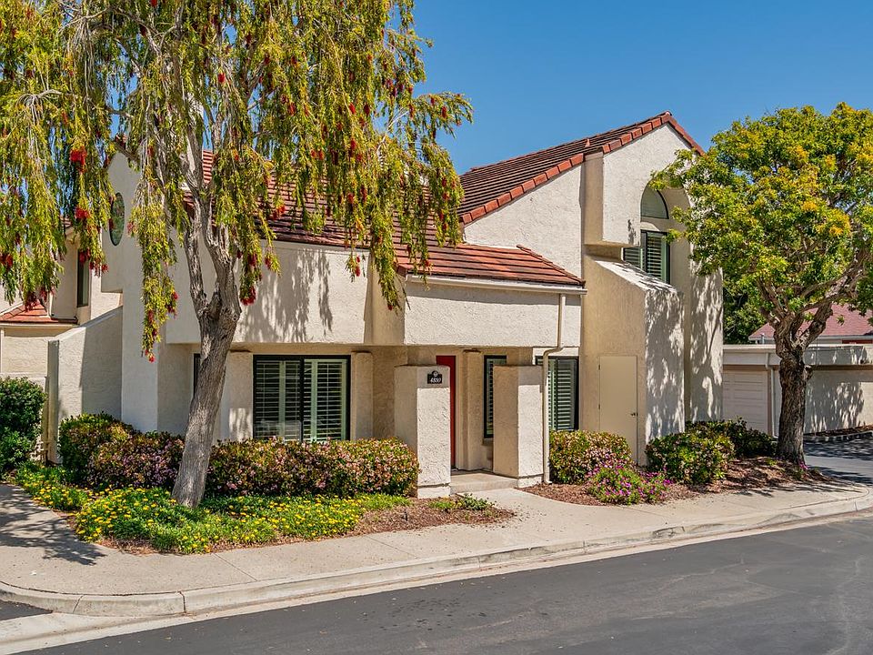 Beautifully maintained Beachwalk Complex in heart of Carpinteria, CA.
