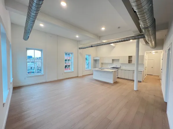 141 Christopher Columbus Dr #3, Jersey City, NJ 07302