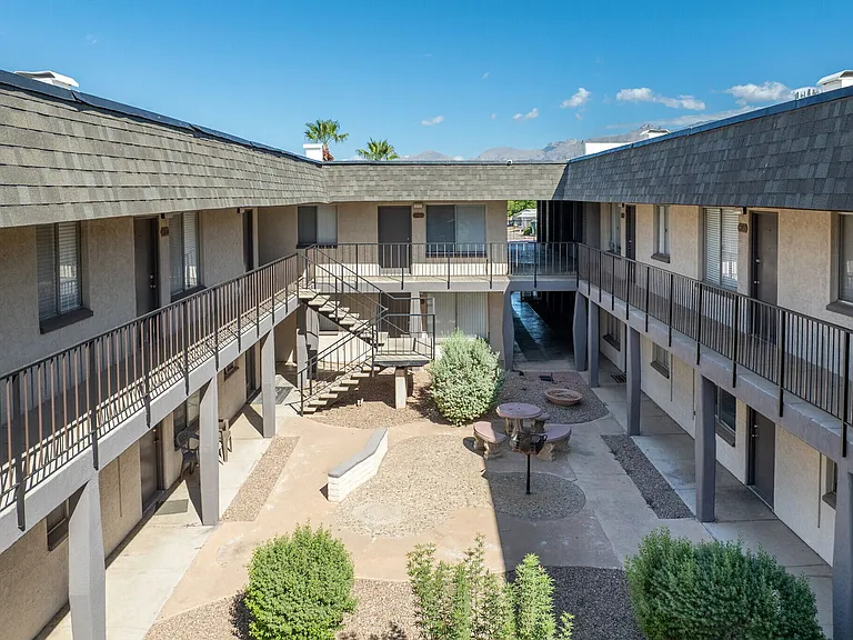 Waters Edge Apartments — Photo 19