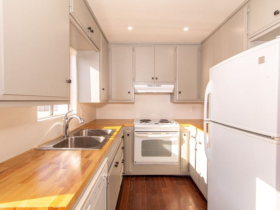 1st image of 1069B Chalcedony St #0