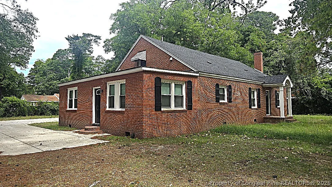 4 bed, 3.0 bath, 2432 sqft, $3,000 — Photo 1
