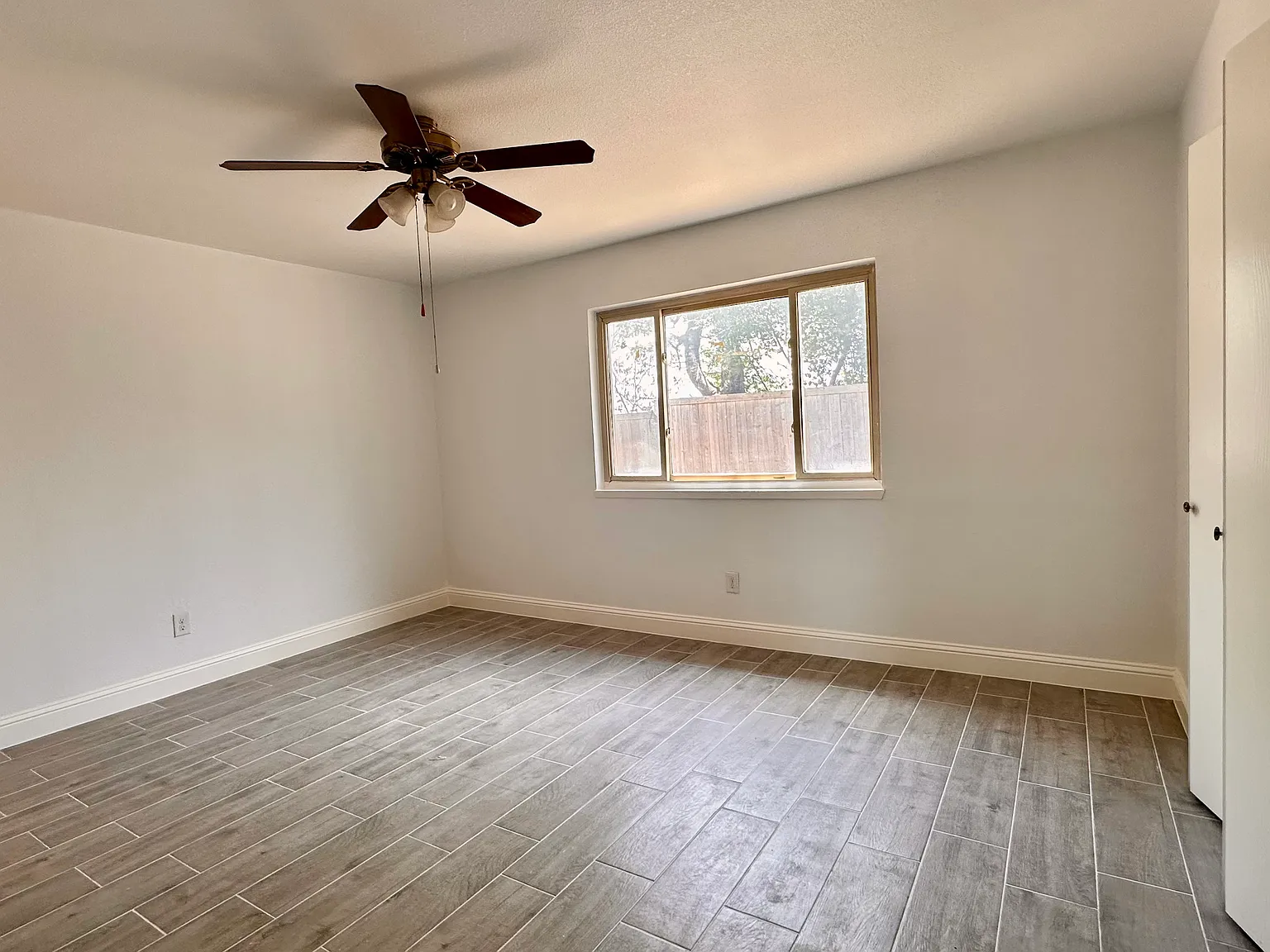 3 bed, 1302 sqft, $2,100 — Photo 2