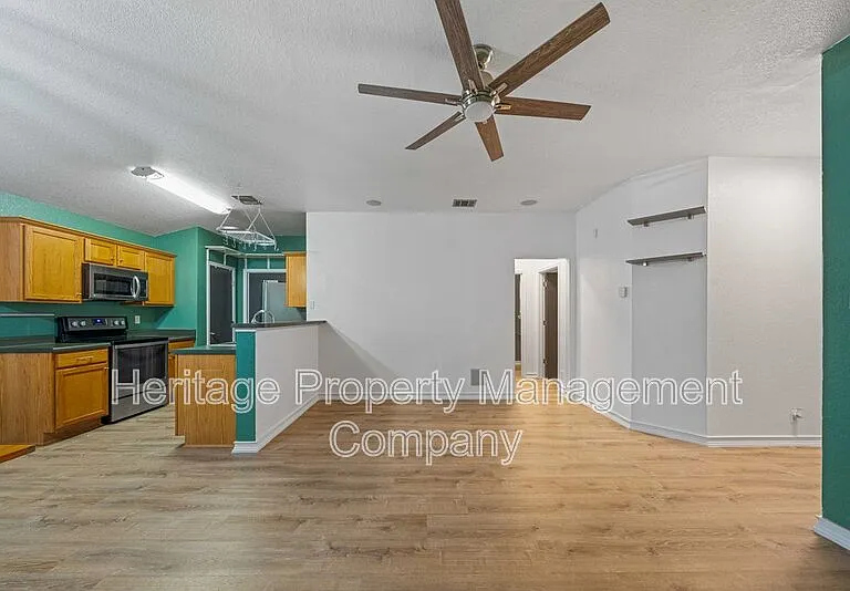 719 Eagle Trl — Photo 8